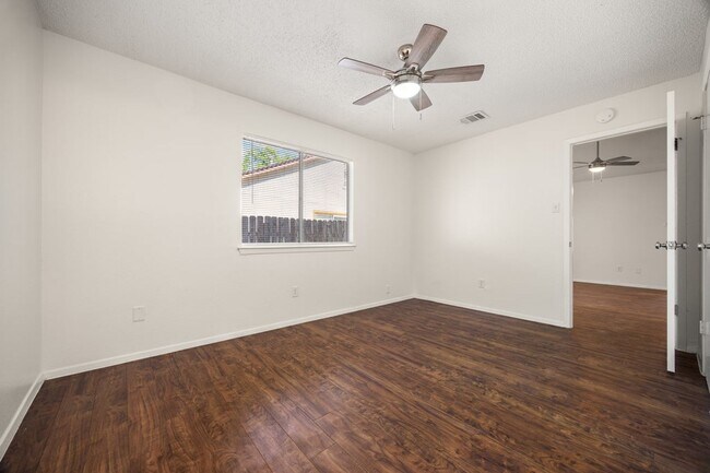 Foto del edificio - 7907 West Gate Blvd