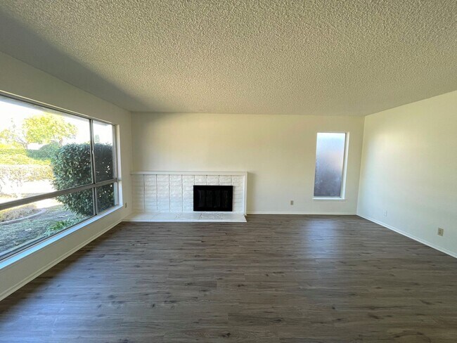 Foto del edificio - East Ventura Home with Large Yard