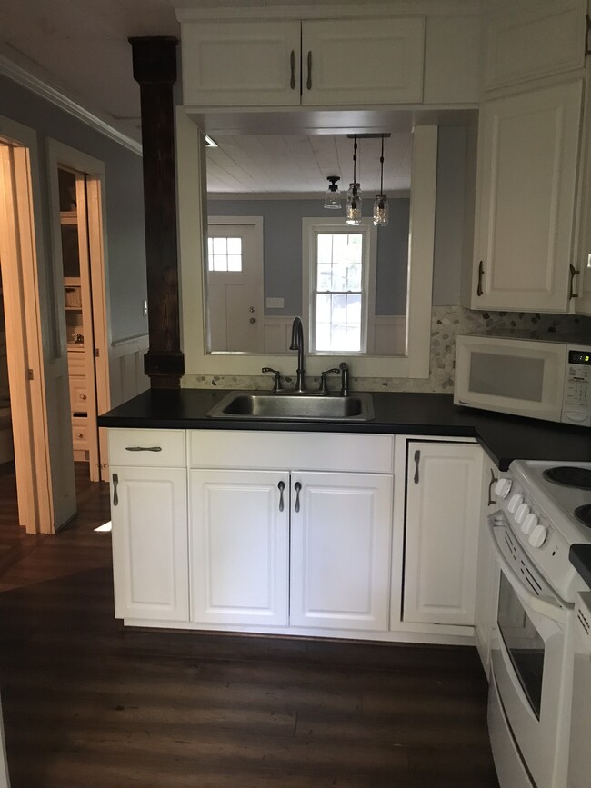 Kitchen - 1329 GA-52