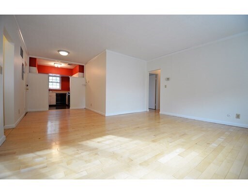 Foto del edificio - 104 Lake Shore Rd