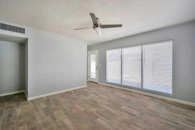 Building Photo - San Juan Duplex