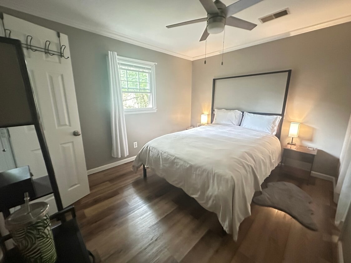 Foto principal - 32 Hillside Cir