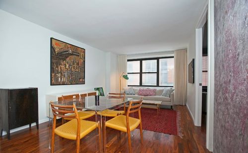 Building Photo - 27 E 14th St