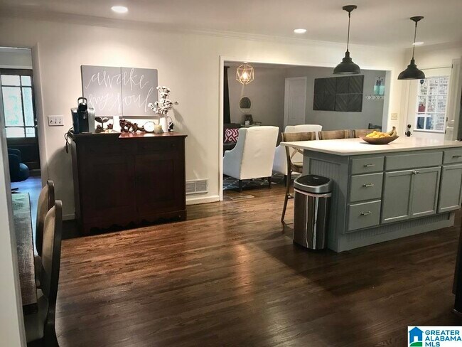Foto del edificio - 3354 Rosemary Ln