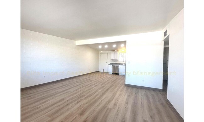 Building Photo - 3042 N Sparkman Blvd