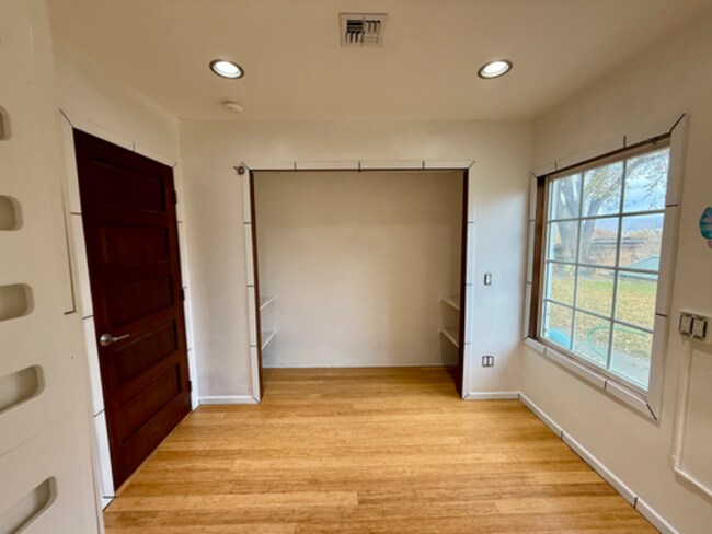 Foto del edificio - 5810 US 30