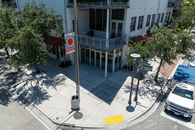 445 N Andrews Ave - Avenue Lofts