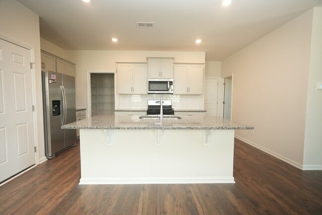 Foto del edificio - BRAND NEW HOME FOR RENT!