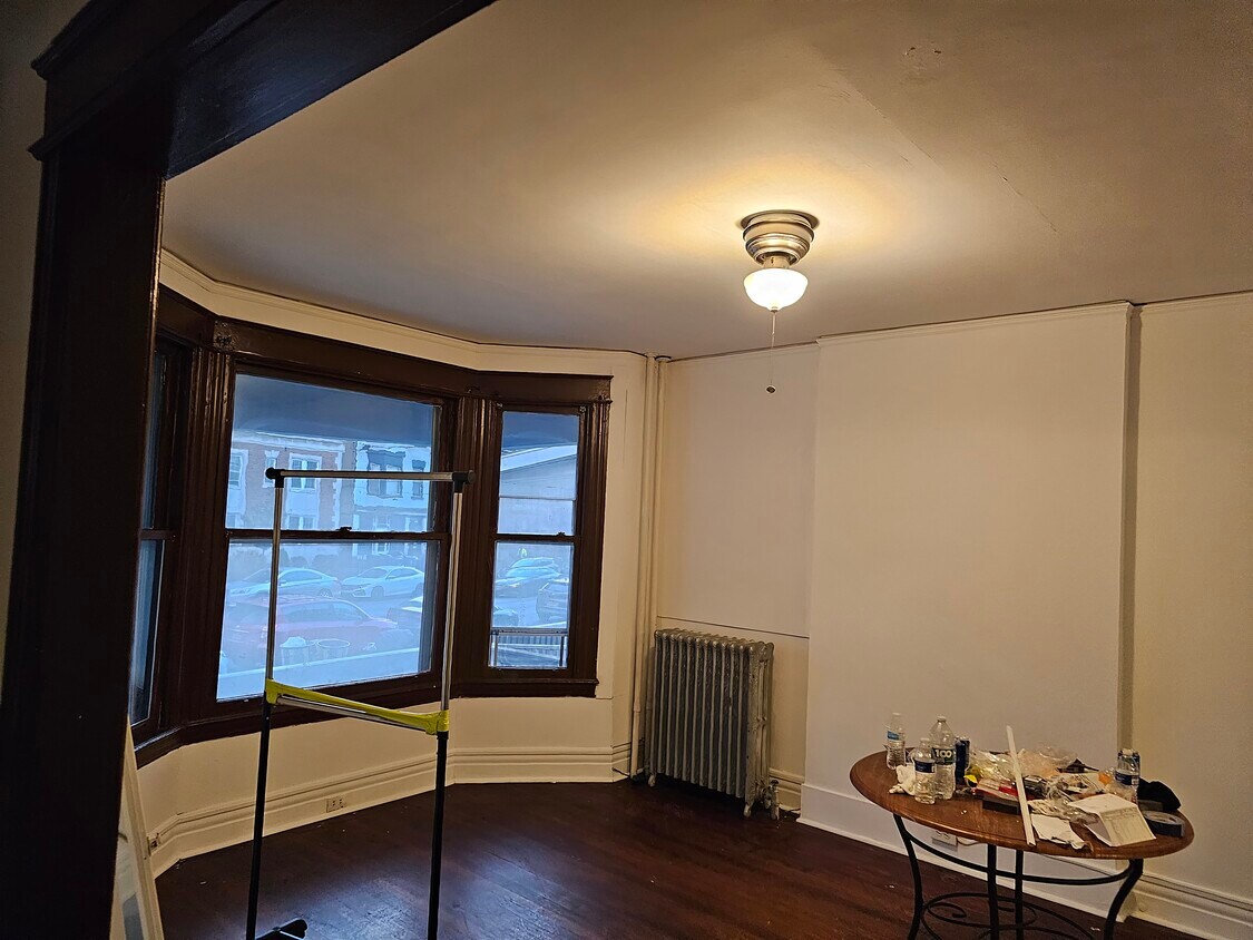 Primary Photo - 147 Western Ave