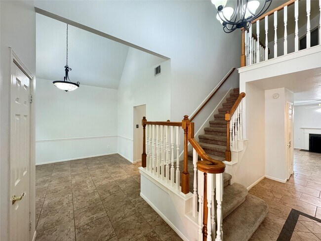 Building Photo - 210 Rolling Plains Dr