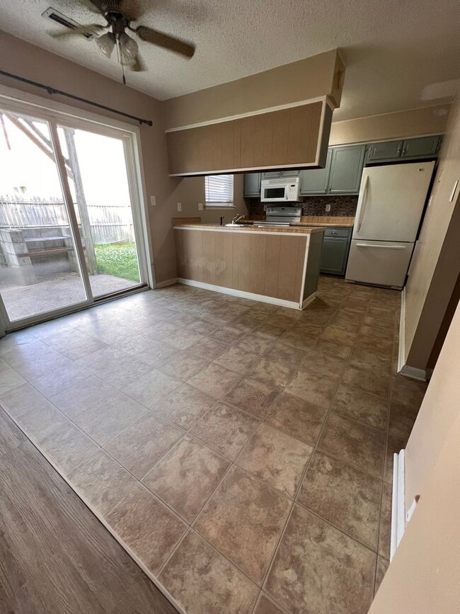 Building Photo - 3 bed 2 bath in Virginia Beach