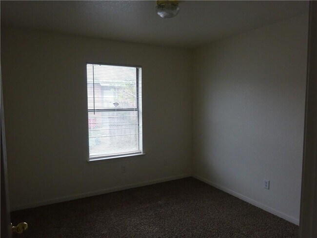 Building Photo - 202 Castellon Ct