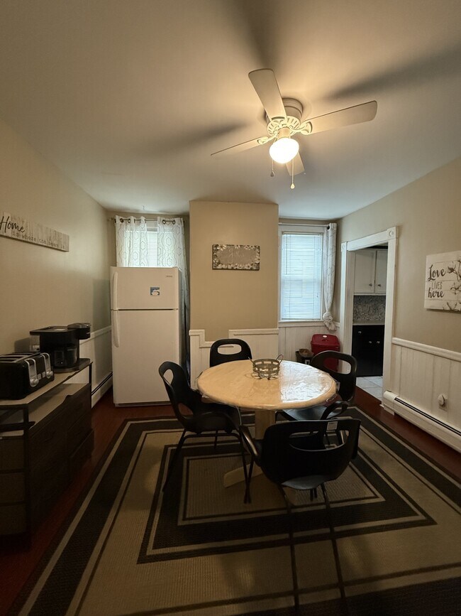 Área de comedor - 475 Union St