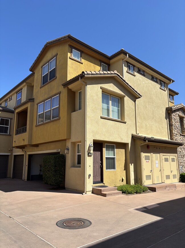 Building Photo - 1415 Calabria St
