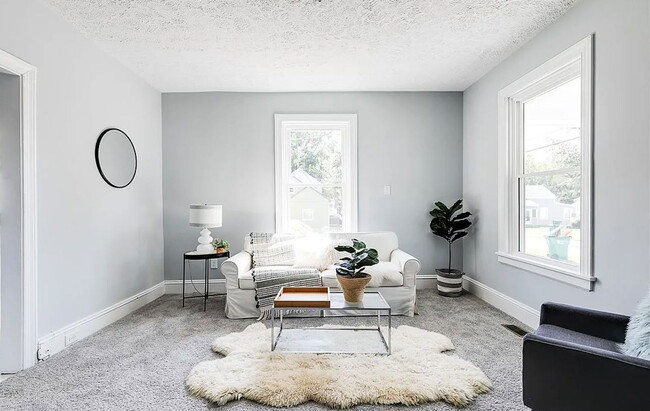 Building Photo - 9 S Fern Ave