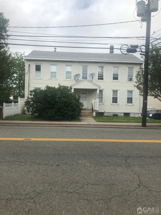 Primary Photo - 600 Roosevelt Ave