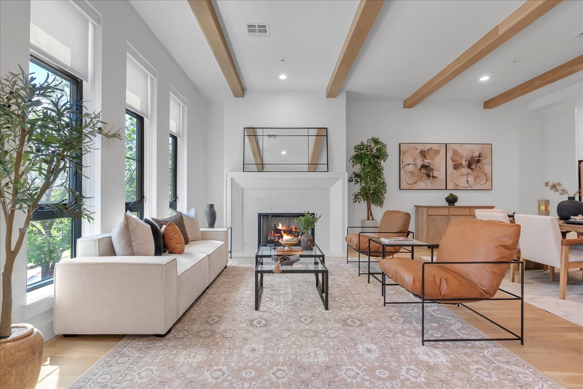 Foto principal - 1049 E 8th St