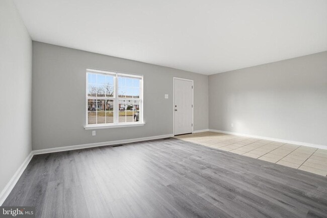 Building Photo - 33 Milstone Ct