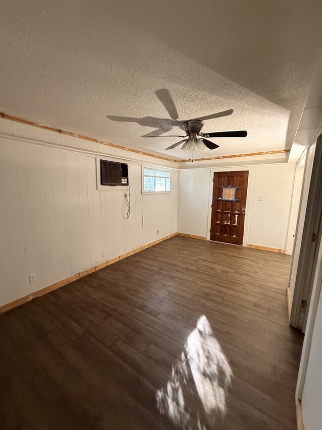 Building Photo - 204 S Birch St