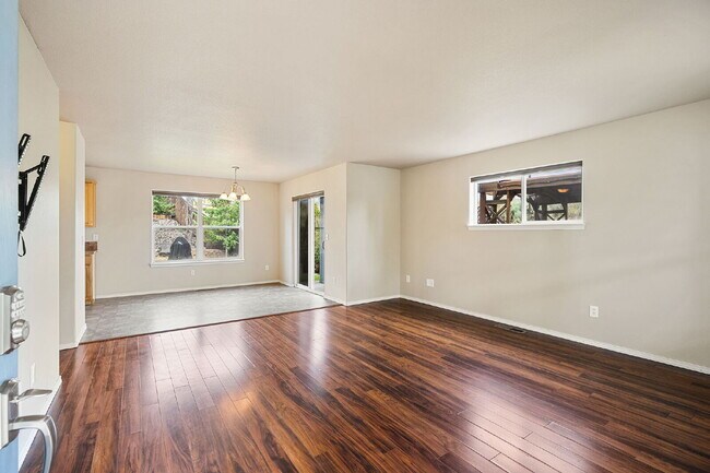 Foto del edificio - Spacious 3 Bed Home in Southeast Bend