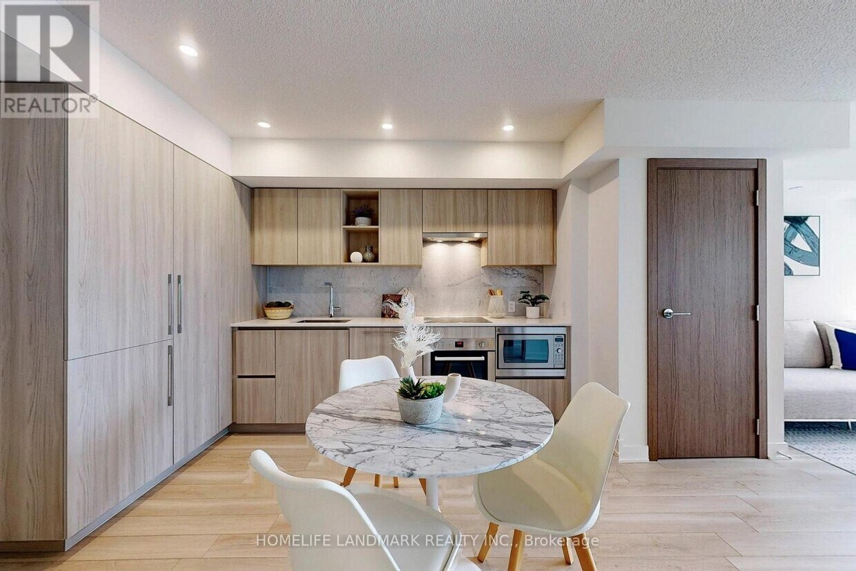 Photo principale - 17-2717 Bathurst St