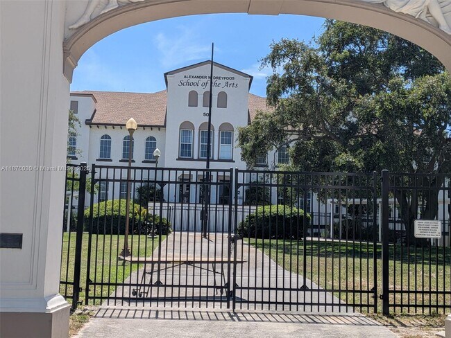 Foto del edificio - 403 S Sapodilla Ave
