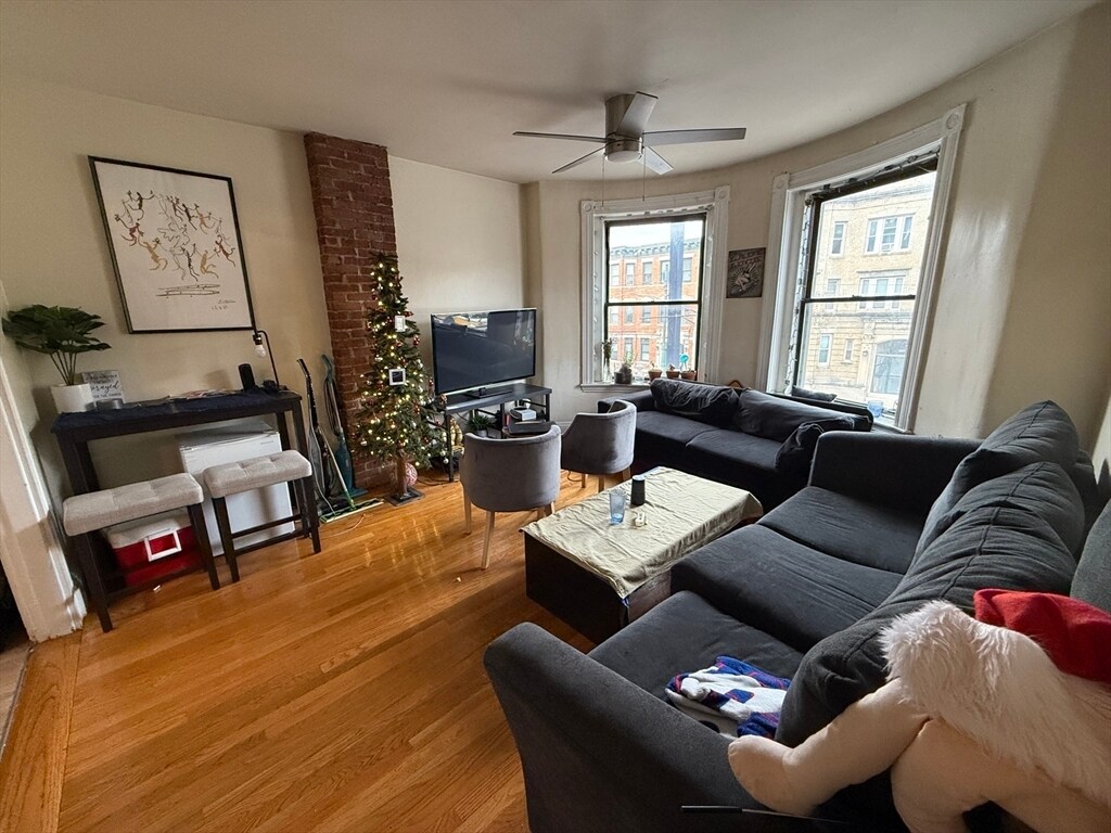Primary Photo - 880 Huntington Ave