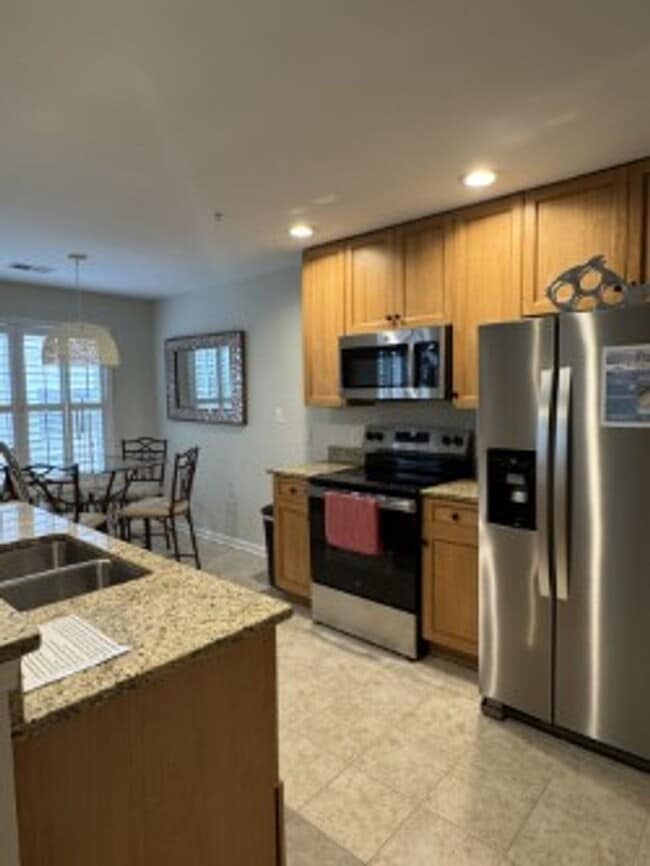 Foto del edificio - FULLY FURNISHED 1 BEDROOM NOW AVAILABLE