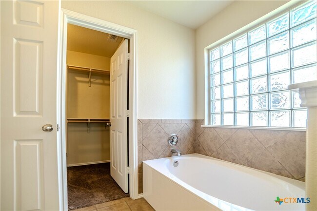 Foto del edificio - 6604 Katy Creek Ln