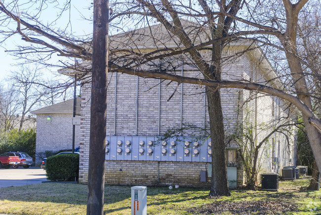 Building Photo - Jordan's Court Apartments