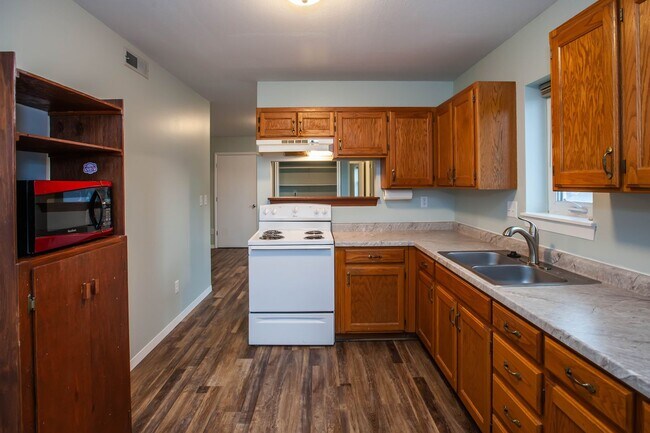 Building Photo - 3D Tour Available - Close to KSU Campus + Pet friendly + Washer & Dryer! Available August 1st!
