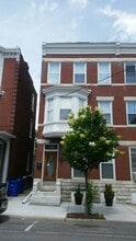Building Photo - 143 S Mulberry St