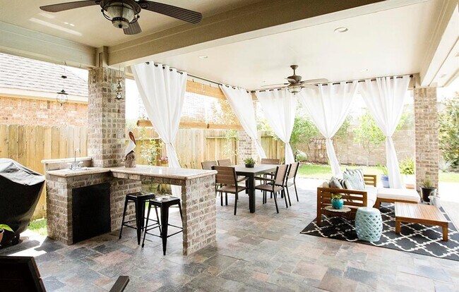 Building Photo - 25630 Foxrun Vista Dr