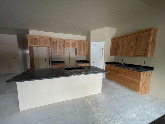 Building Photo - 7493 N Paw St