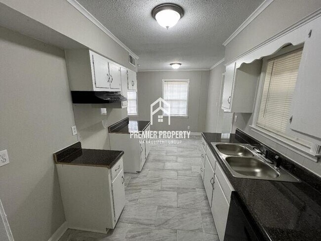 Foto del edificio - 1756 Rockdale Ave