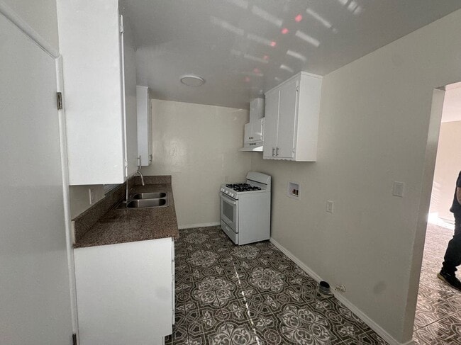 Foto del edificio - 3310 Burton Ave