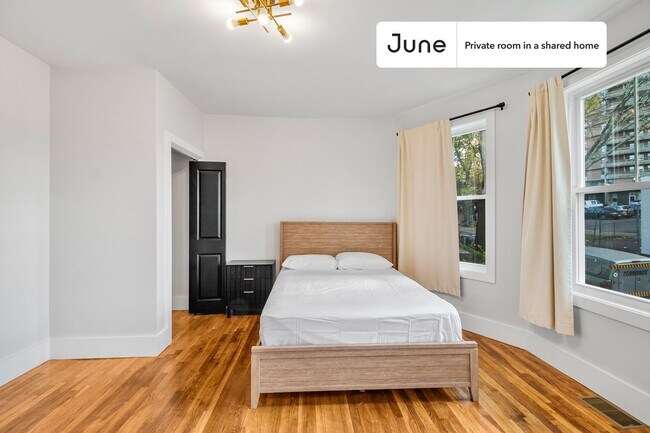 Foto del edificio - Room in Shared 5 bed/2 bath home