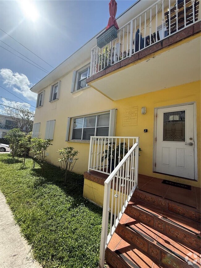Building Photo - 7720 Byron Ave
