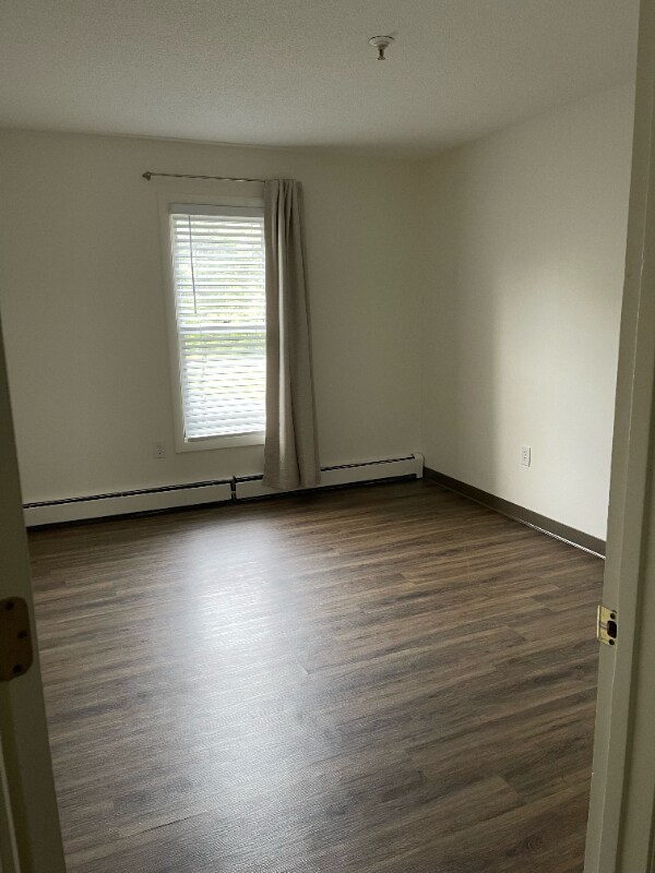 Building Photo - 498 Marlboro Rd