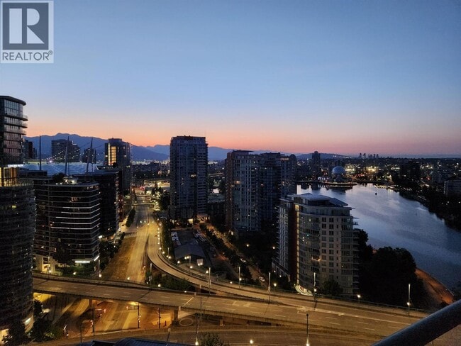 Building Photo - 1033 Marinaside Crescent