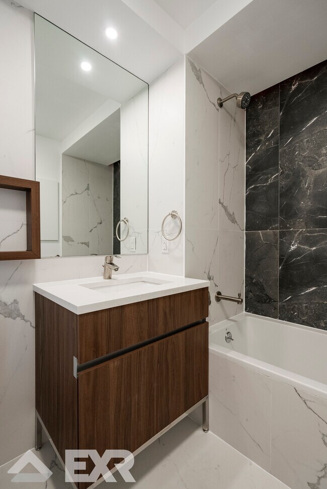 Foto del edificio - 228 E 135th St