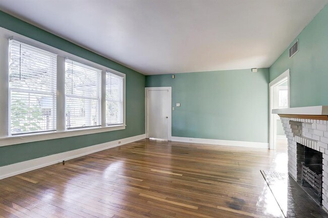 Building Photo - 418 Branard St