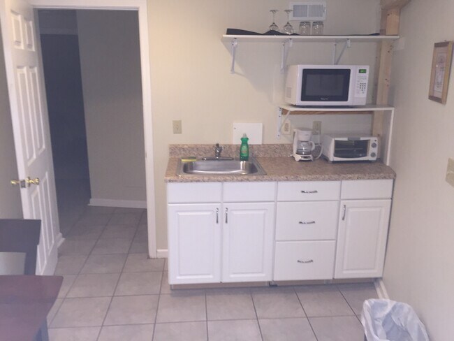 Foto del edificio - Beautiful 1 Bedroom 1 Bathroom Efficiency ...