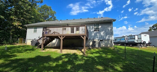 Building Photo - 3 Bedroom Home!