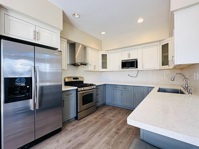 Building Photo - 34117 Songbird Terrace