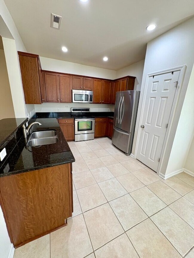 Foto del edificio - Spacious Carolina Bay Townhouse