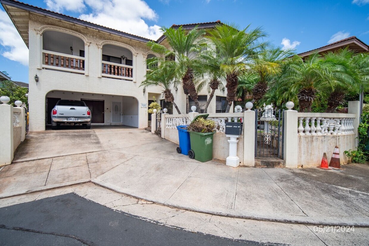 Primary Photo - 4 Bed 2 Bath 1st Floor Unit Duplex In Waip...