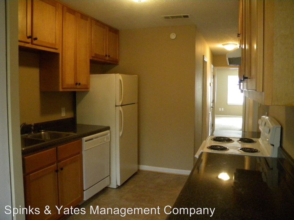Building Photo - 306-310 Country Club Rd