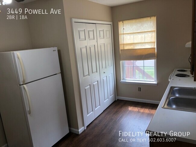 Foto del edificio - 3449 Powell Ave