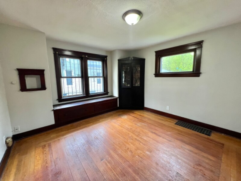 9 W 22nd St, Lorain, OH 44052 House Rental in Lorain, OH